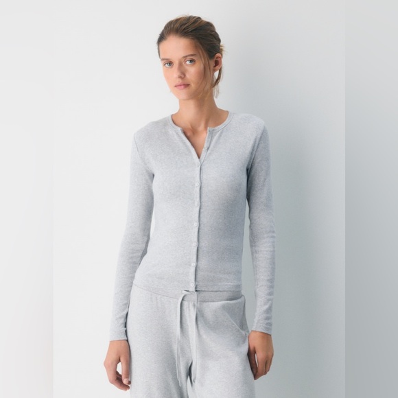 Aritzia Home Stretch Rib Crew Button Up Heather Chrome Size XS New - Picture 2 of 4